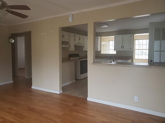 3rd image of 543 Brady Dr