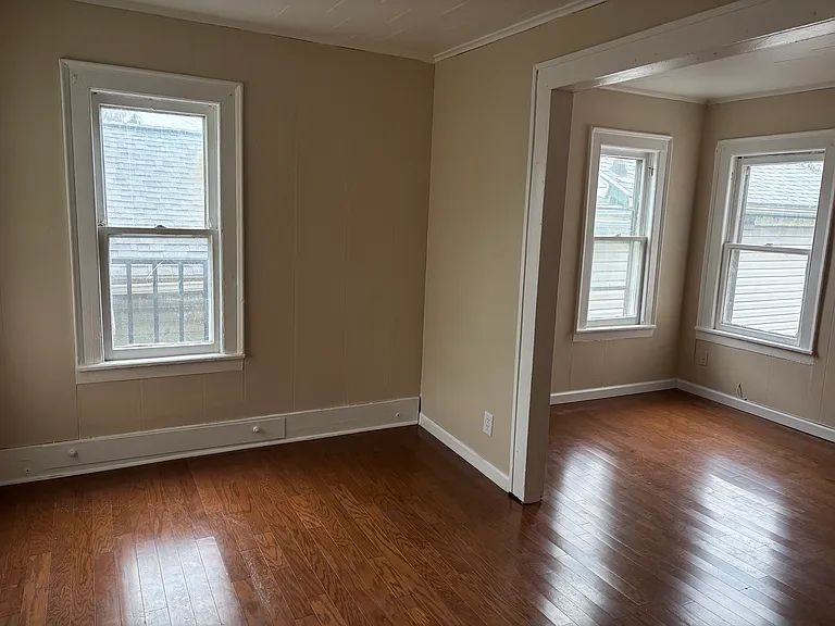 223 Spencer St — Photo 8