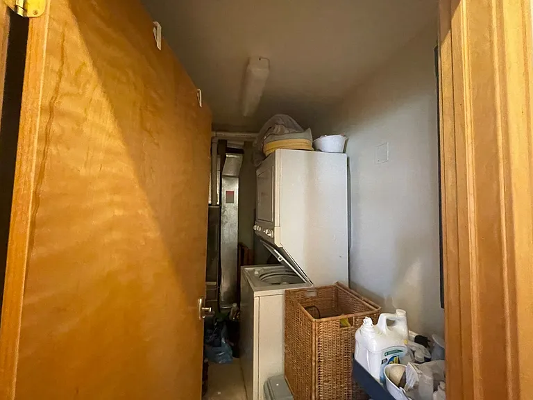 624 E Ogden Ave — Photo 10