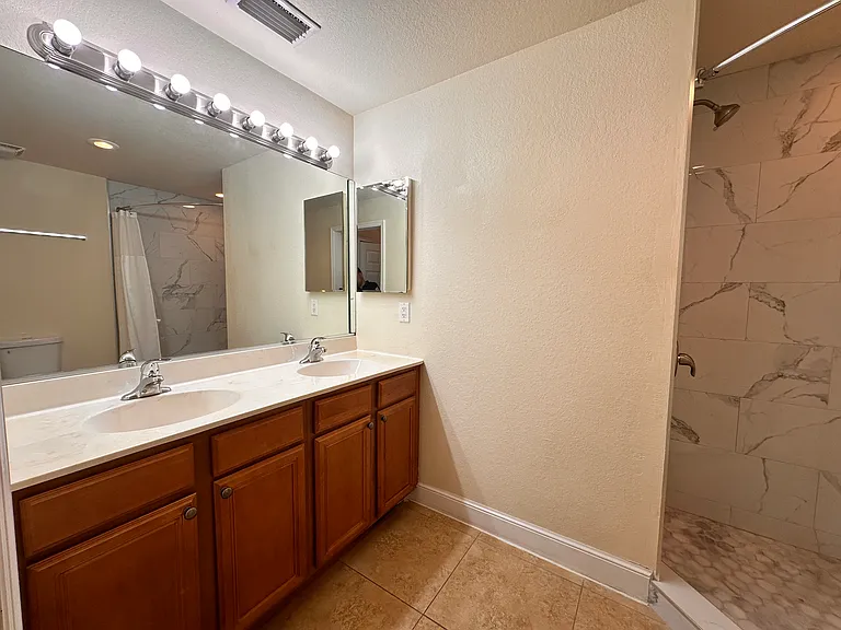 325 NE 23rd Ave #24 — Photo 12