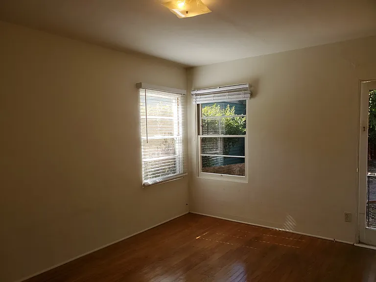 3414 N Mountain View Dr — Photo 12