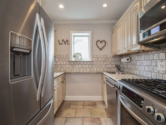 4th image of 208 Beach 124th St APT 8
