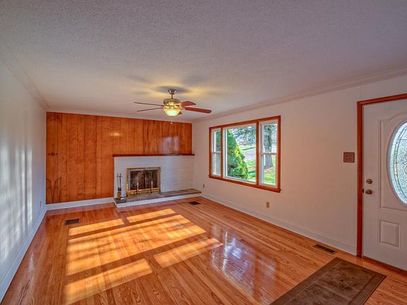 2nd image of 107 Hilltop Dr