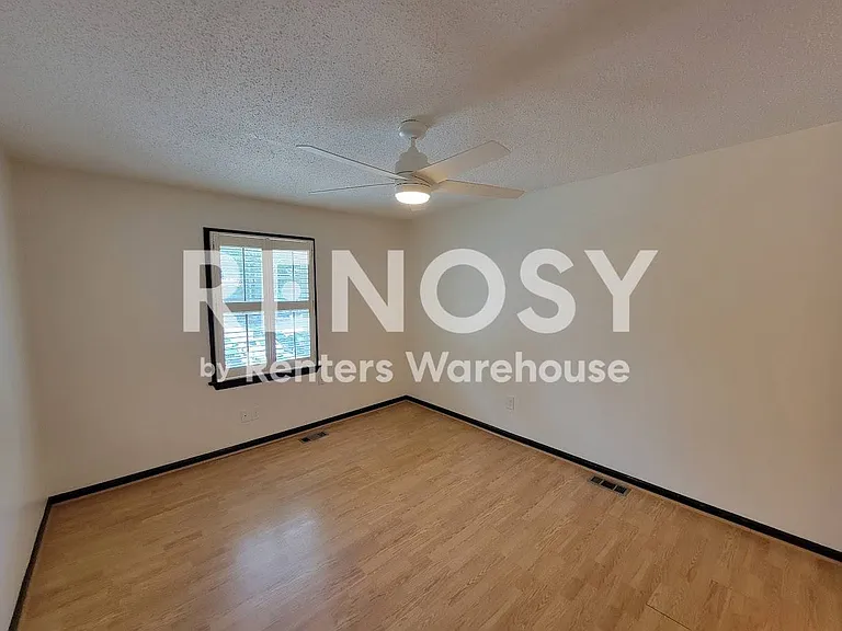 914 Wildwood Square Ct — Photo 16
