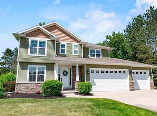 W7574 Cross Country Ln, Hortonville, WI 54944