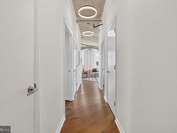 4th image of 1300 N St NW #401