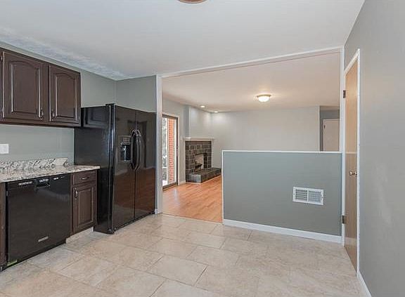 3rd image of 18 Dana Dr