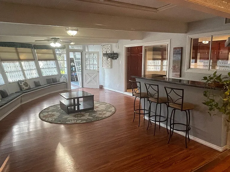 1085 Riviera Dr — Photo 35