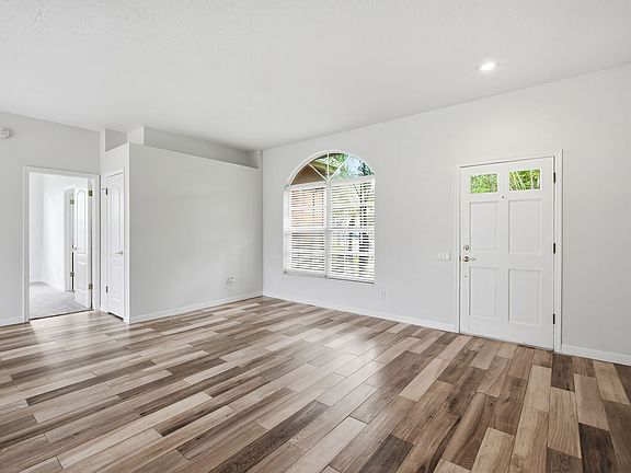 5th image of 9810 Bennington Dr