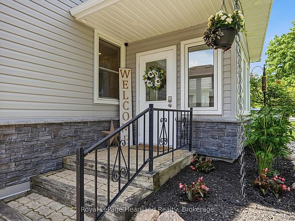 2nd image of 212 Townsend St
