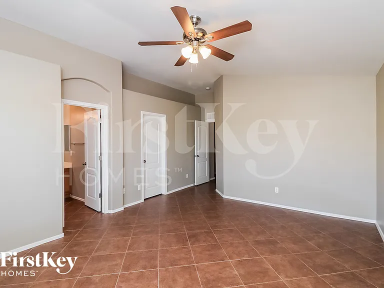 4936 W Glass Ln — Photo 11