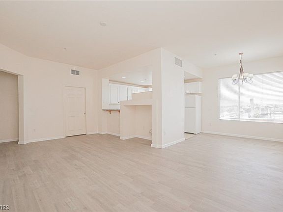 3rd image of 31 E Agate Ave Unit 402