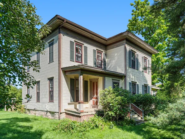 8251 N 28th St, Richland, MI 49083