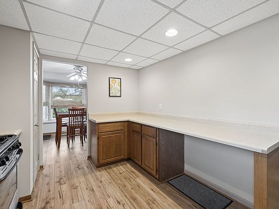 4th image of 216 Douglass Way