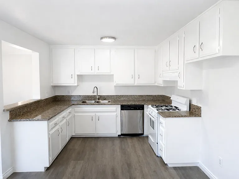 El Centrico Apartments — Photo 17