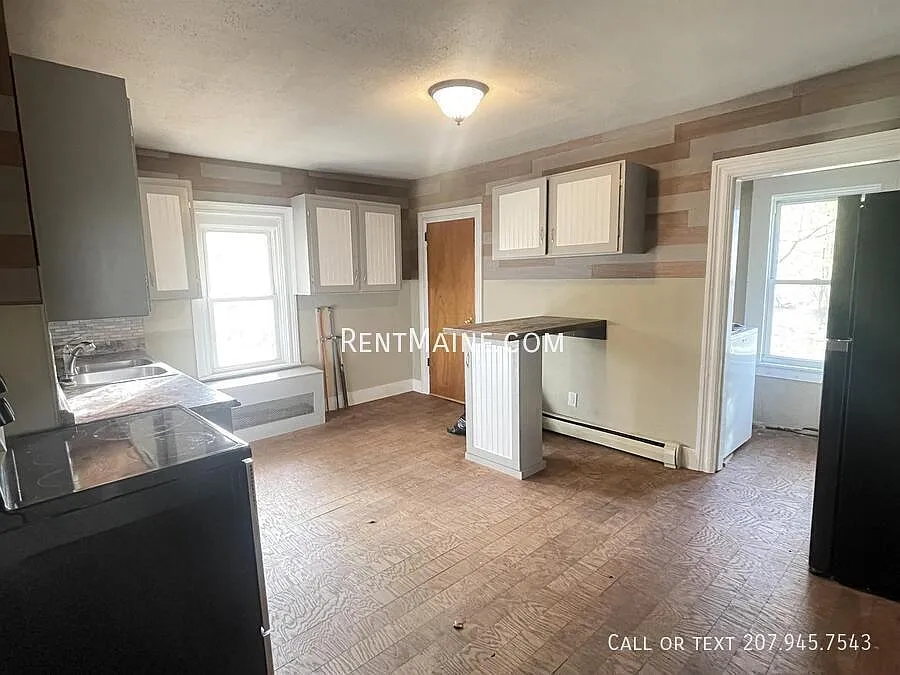 4 bed, 1.5 bath, $1,850 — Photo 2