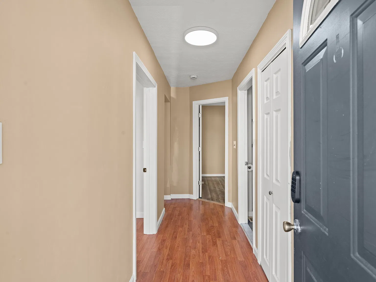 3 bed, 1000 sqft, $2,750 — Photo 3