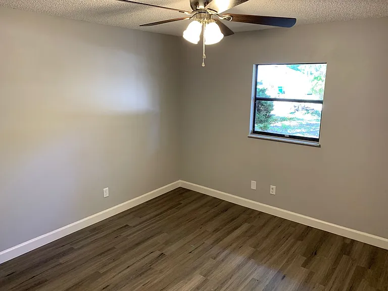 527 Hill St — Photo 5