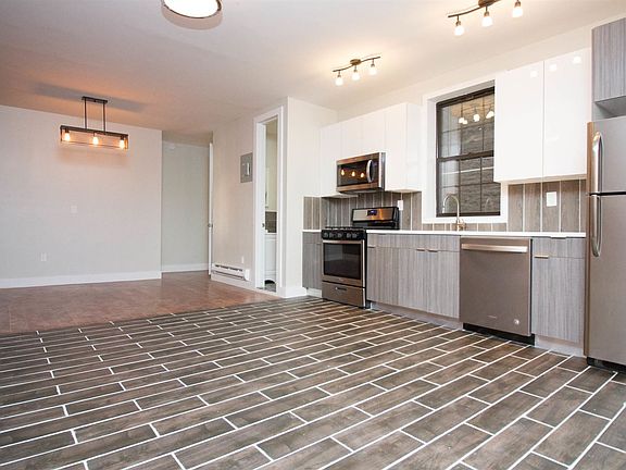 426_Menahan_St__1_(3_of_28)