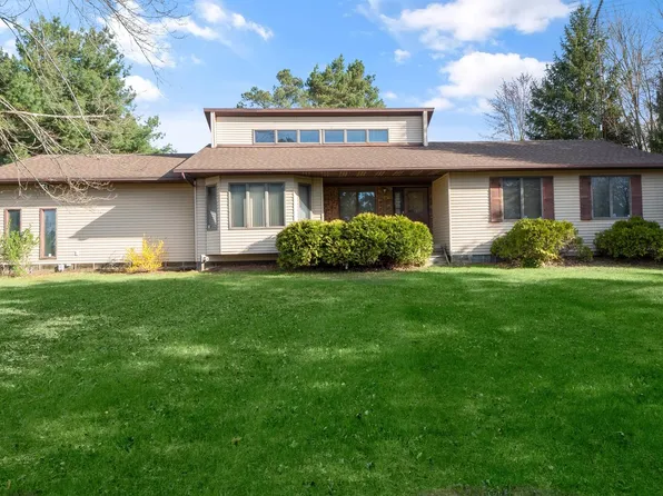 875 Hollyview Ln, Holly, MI 48442