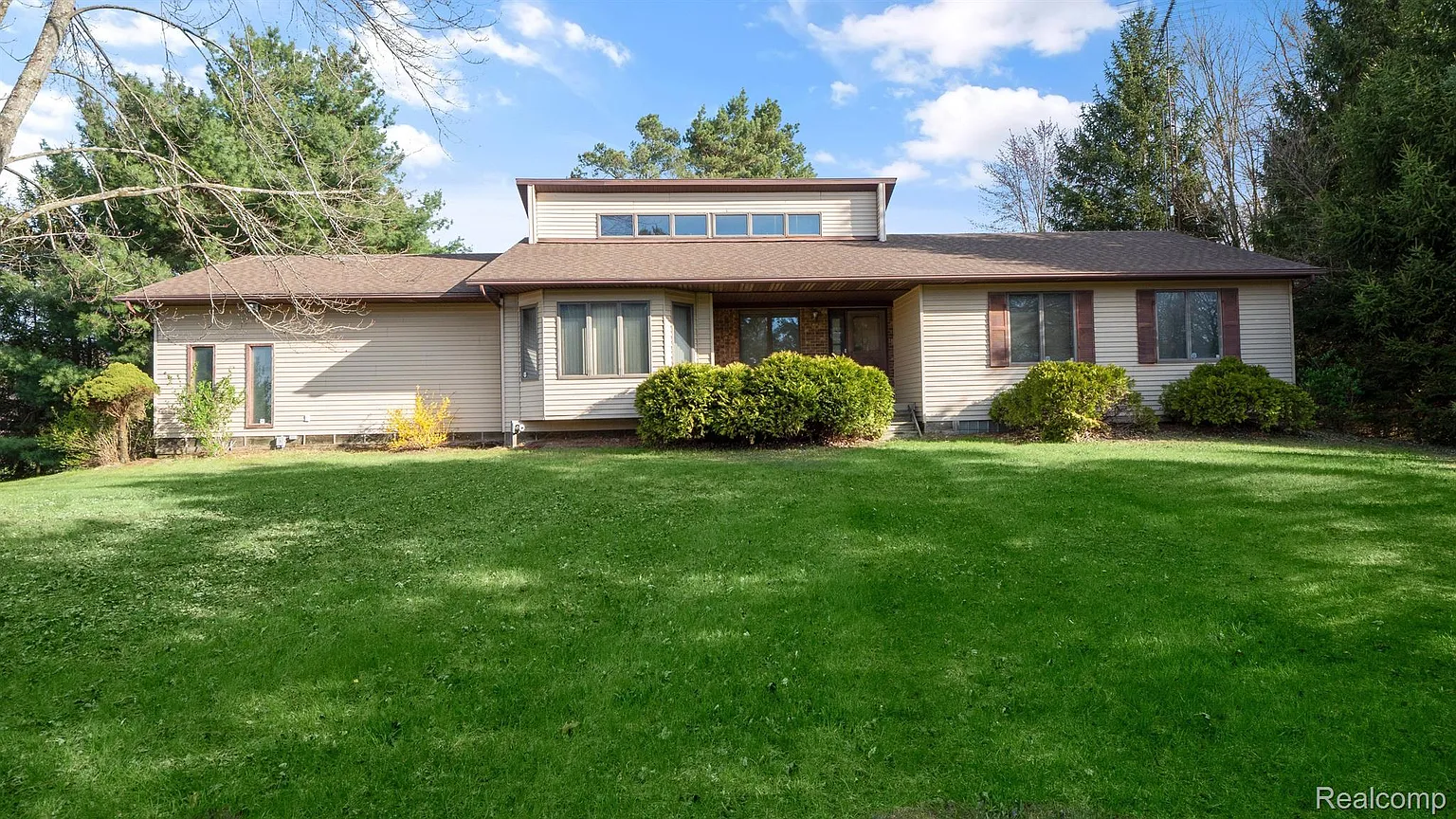 875 Hollyview Ln photo 1