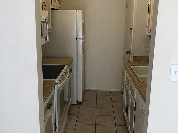 4th image of 2435 Windridge Ct #4