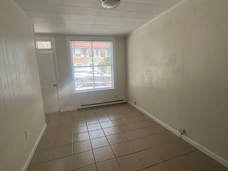 132 W South St — Photo 4