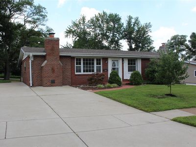 10242 Mullally Dr, Saint Louis, MO, 63123