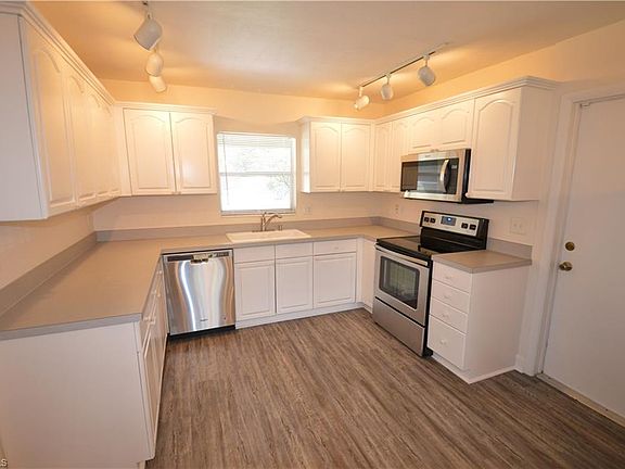 3rd image of 584 Val Mar Dr