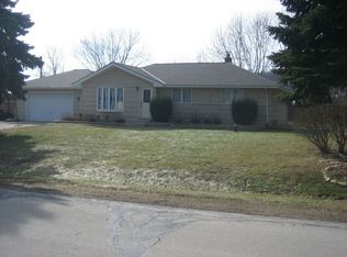 19555 W Vista Dr, New Berlin, WI 53146