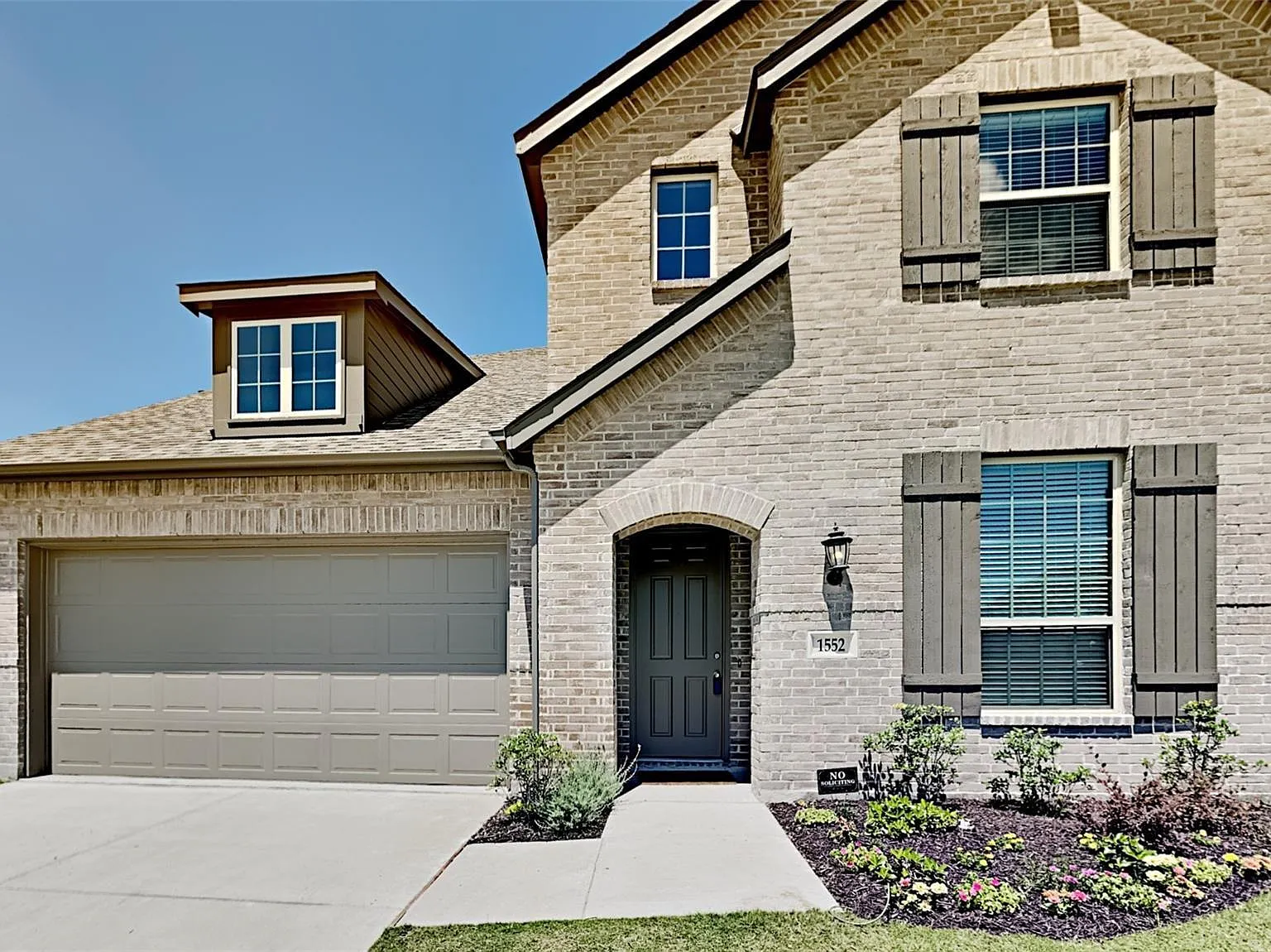 5 bed, 2874 sqft, $2,850 — Photo 2