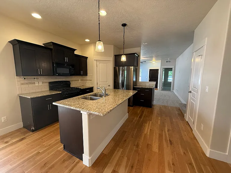 6007 S Kelso Way — Photo 2