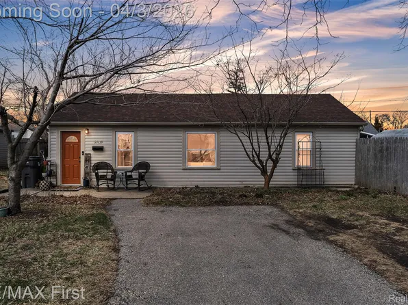 21133 Woodward St, Clinton Township, MI 48035