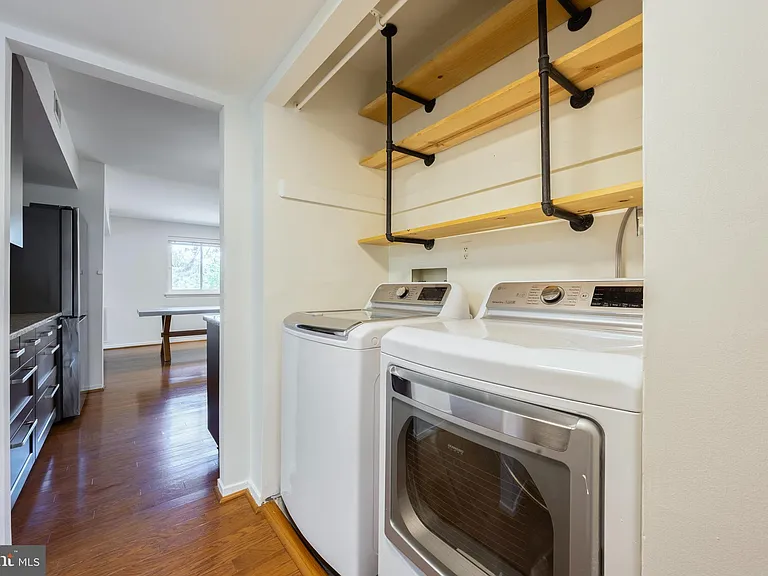 1643 Parkcrest Cir — Photo 18