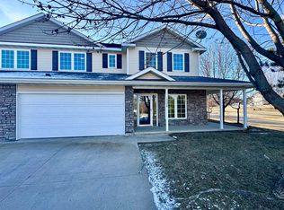 15598 Buena Vista Ln, Clive, IA 50325