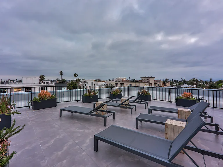900 N Wilcox Ave #105 — Photo 70