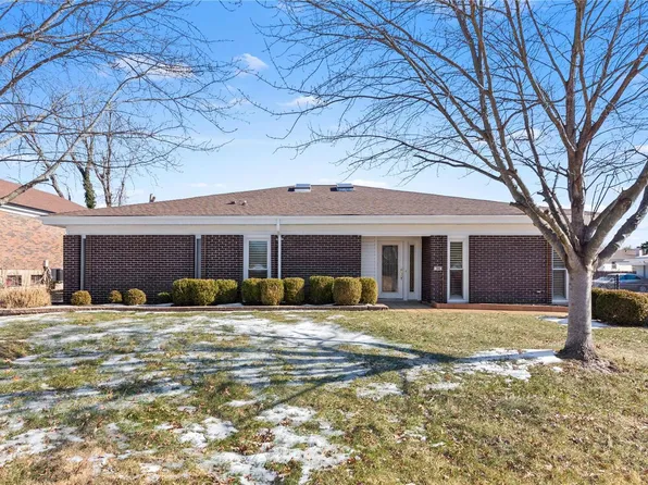 304 Holloway Rd, Ballwin, MO 63011