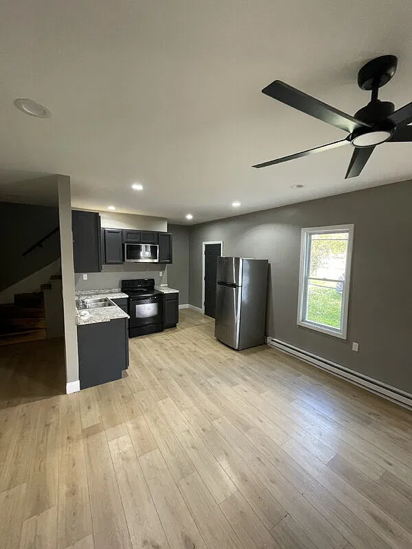 5 bed, 2.0 bath, $1,895 — Photo 3