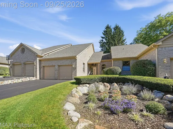 4971 Fairways Dr, Brighton, MI 48116
