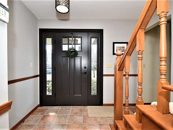 2nd image of 32657 Springside Ln