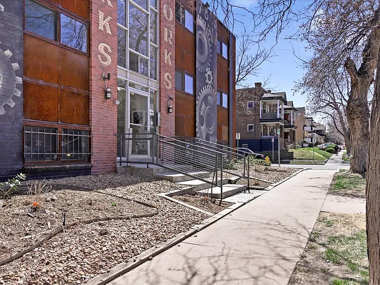 1302 N Columbine St #102 — Photo 8