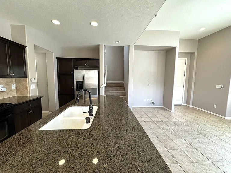 4060 Trenton Ave — Photo 5