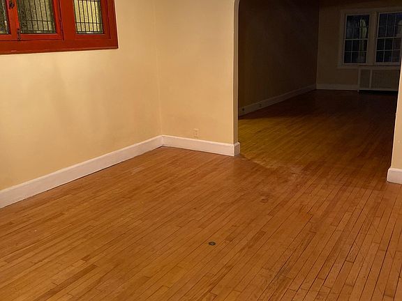 2nd image of 1722 Fremont Ave N #2