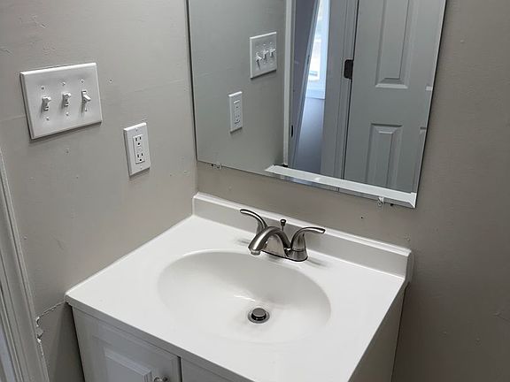2nd image of 2108 Richmond Ave