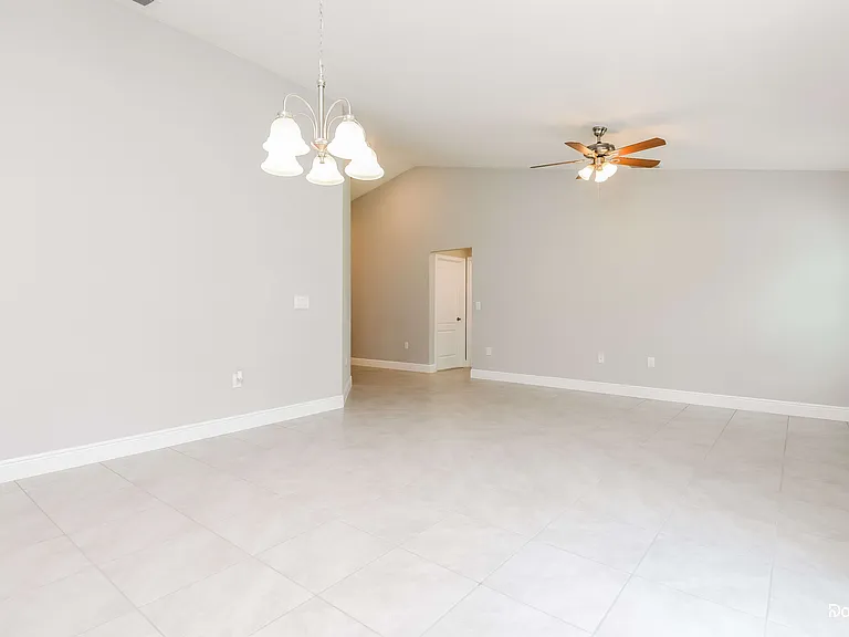 522 Bristol Cir — Photo 6