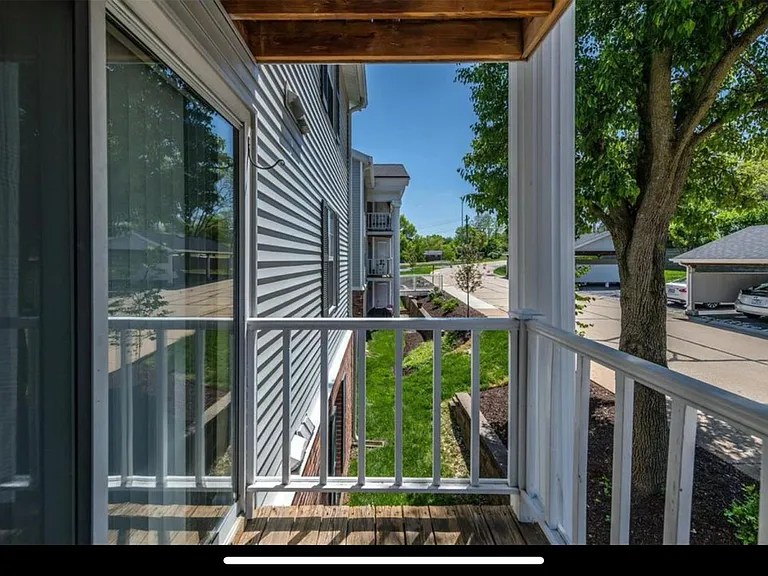1210 Creve Coeur Crossing Ln #H — Photo 24