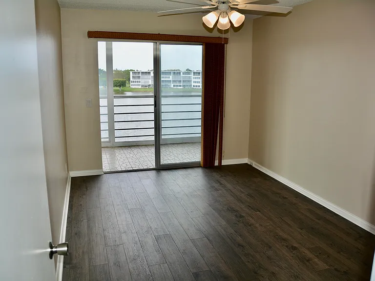 4070 Exeter Dr #D — Photo 14