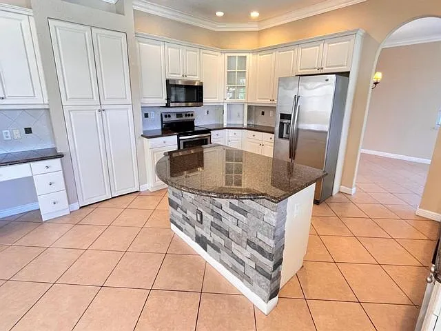 5 bed, 3.0 bath, $5,250 — Photo 4