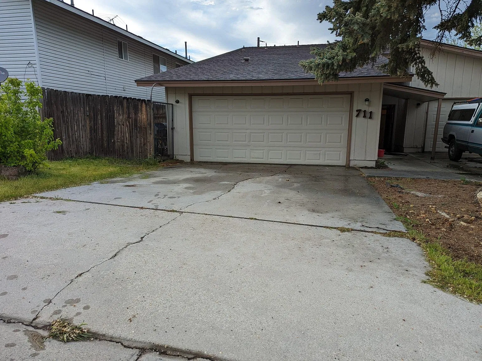 711 Bushnell St — Photo 2