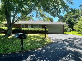 5007 Staten Dr, Godfrey, IL 62035